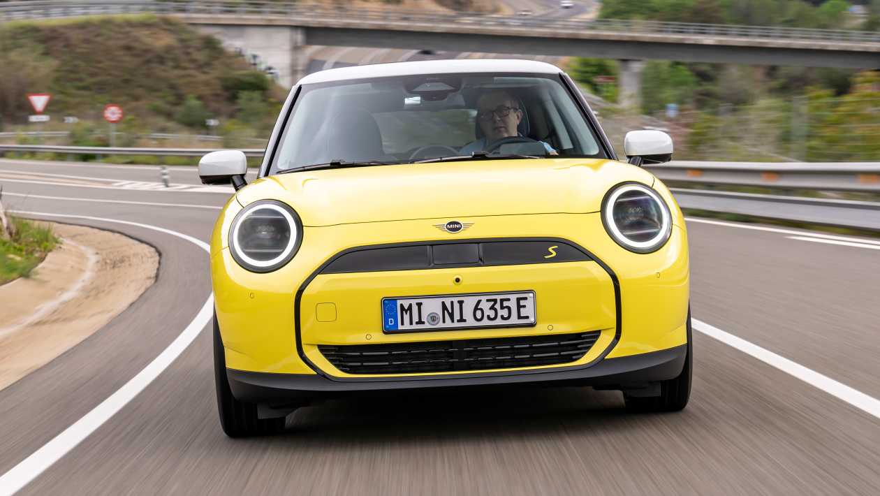 Car Deal of the Day: MINI Cooper E is a retro-tastic EV for just £234 a month | Auto Express
